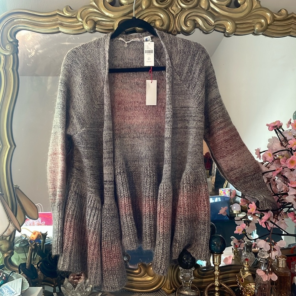 KNITTED & KNOTTED ANTHROPOLOGIE
Women's size MP Peplum Cody Mohair Open
Cardigan